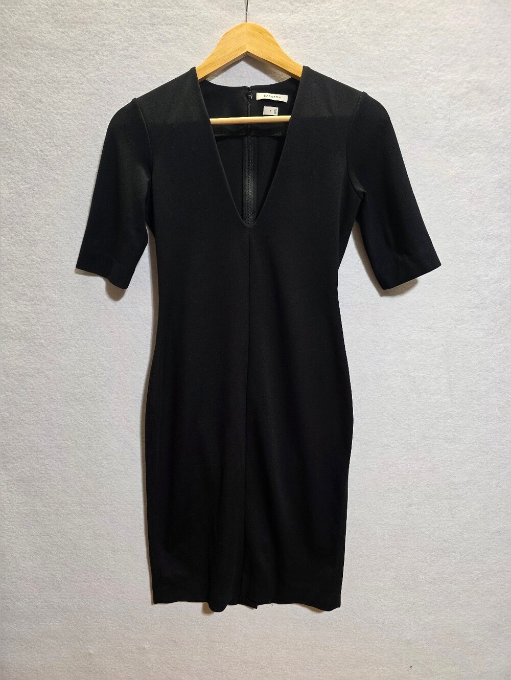 EUC ARITZIA BABATON LEON BLACK V-NECK BODYCON MINI DRESS SZ 4